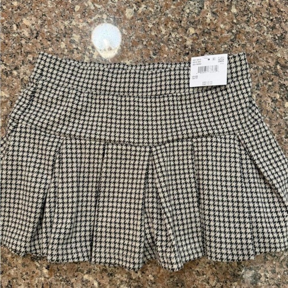 American Eagle Outfitters Black and Cream Houndstooth Skirt